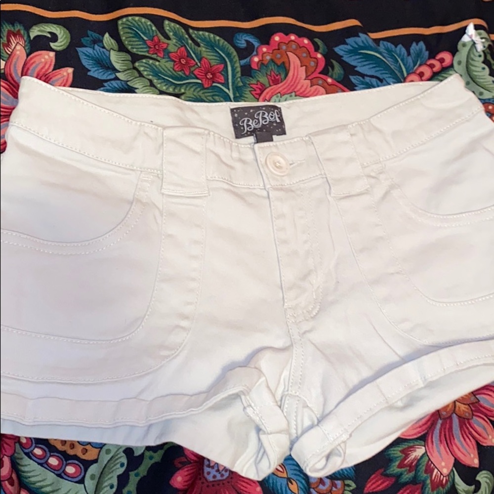cream/tan short
